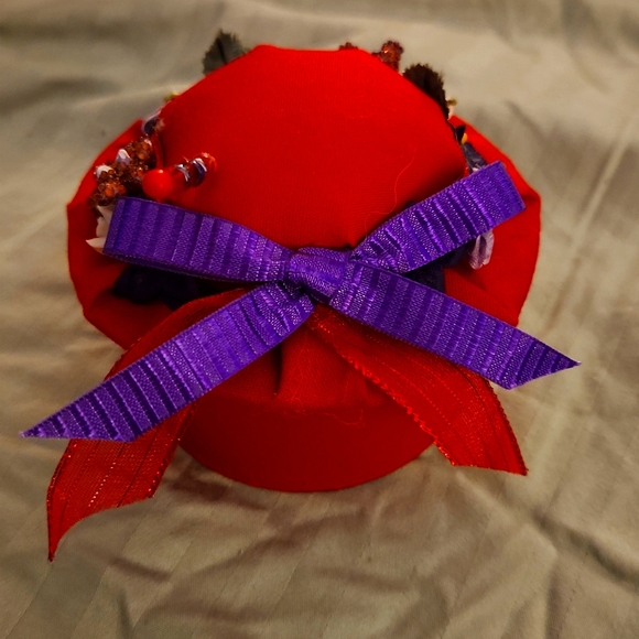 Trinket/Jewelry/ Gift Box. Cloth/ Cardboard. Purple Red Embellished. 3"x3". - Picture 4 of 14
